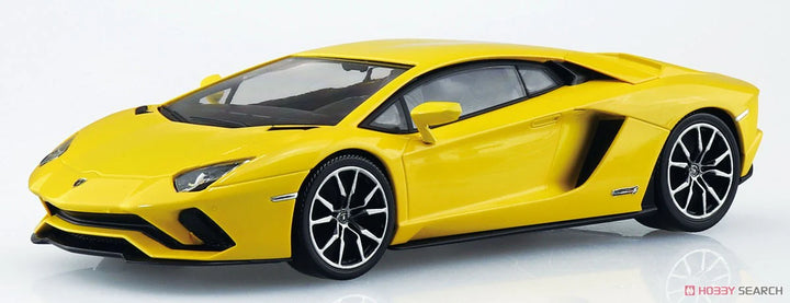 Aoshima 1/32 SNAP Lamborghini Aventador S (Pearl Yellow)