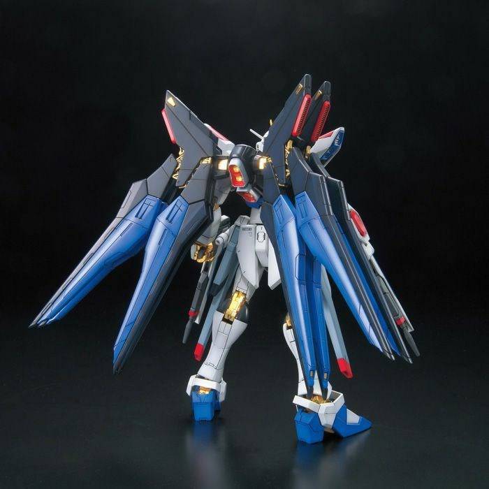 Bandai MG 1/100 Strike Freedom Gundam Full Burst Mode
