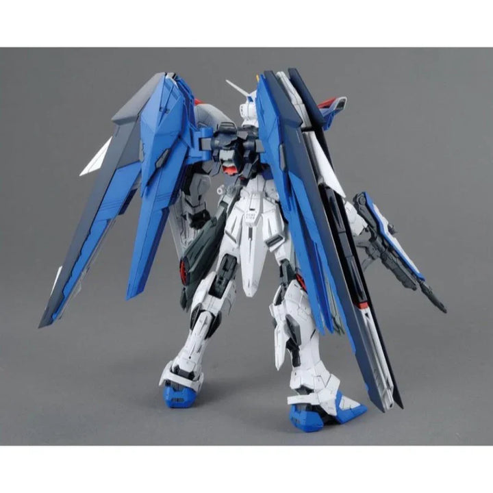Bandai MG 1/100 Freedom Gundam Ver 2.0